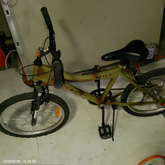 Children's Bikes in Good Condition (includes 1 helmet) - Photo 6
