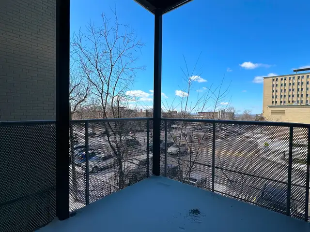 4 ½ entièrement rénové à louer boulevard Édouard-Montpetit - Photo 2