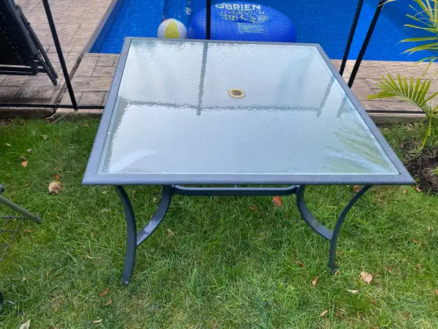 table et chaise de patio tout aluminium