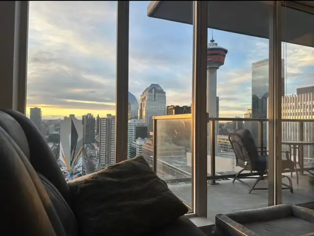 room available downtown $650 May 3 ..403-399-8956 - Photo 2