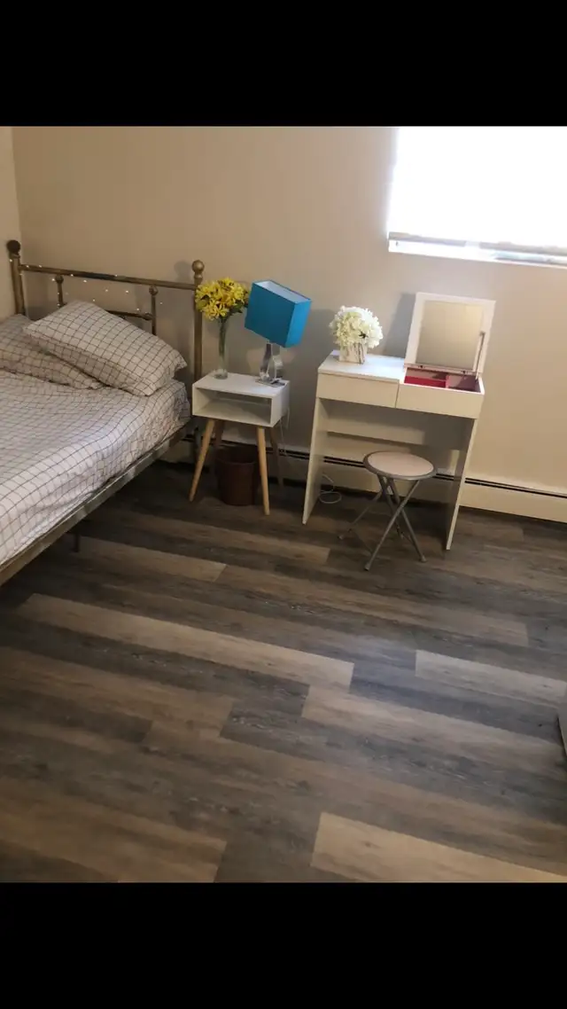 room available downtown $650 May 3 ..403-399-8956 - Photo 7