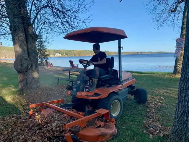 Outdoor Maintenance Attendant - Photo 3