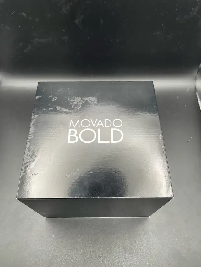 MOVADO BOLD QUEST WATCH W/BOX