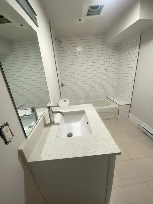 Prime Downtown Orillia - Spacious 2-bedroom Apartment - Photo 4