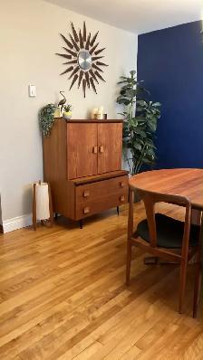 Mid century. TEAK TECK meubles. Lampe / Crédence, buffet disque