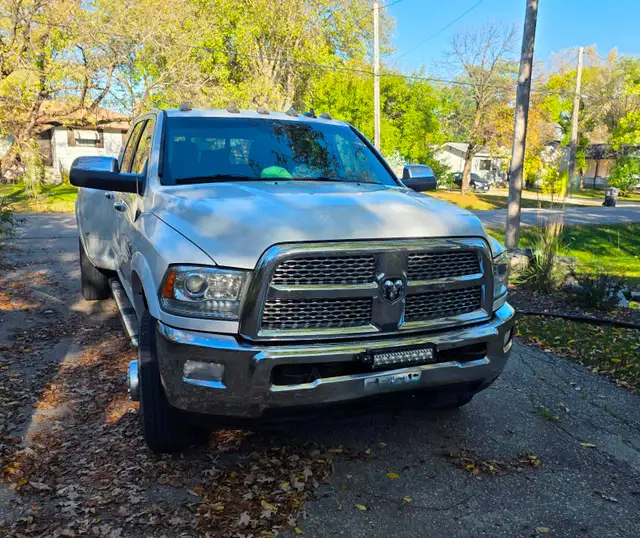 2015 RAM 3500 LARAMIE MEGACAB DUALLY
