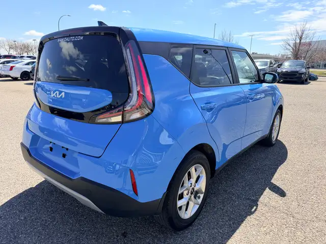 2023 Kia Soul EX - Photo 11