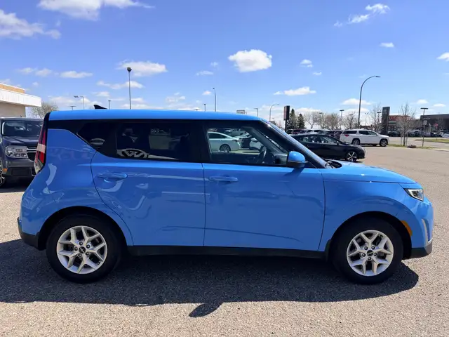 2023 Kia Soul EX - Photo 13