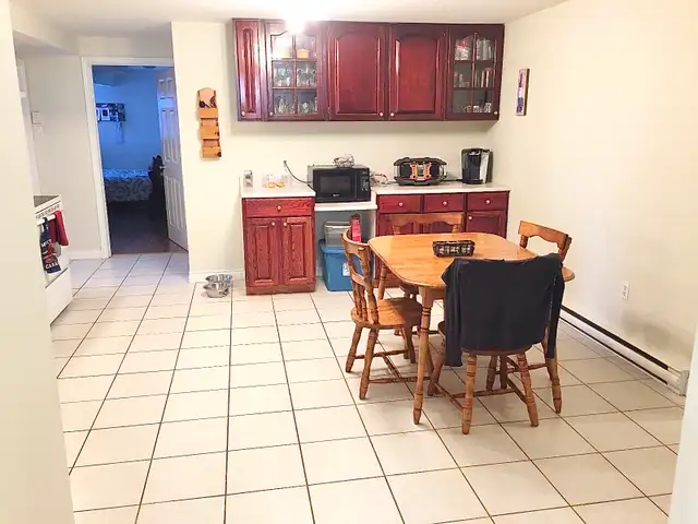Room For Rent (On The Hill Uptown) Dog & Cat Friendly - May 1st - Photo 8