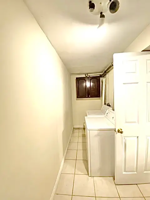 Room For Rent (On The Hill Uptown) Dog & Cat Friendly - May 1st - Photo 9