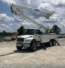 2016 Freightliner M2-106 HiRanger 6TC-65 Bucket Truck - Photo 2