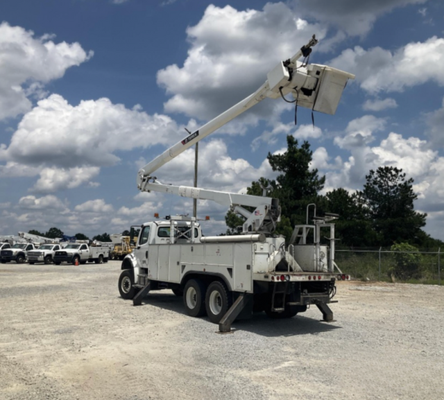 2016 Freightliner M2-106 HiRanger 6TC-65 Bucket Truck - Photo 4