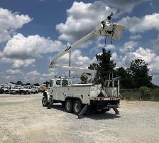 2016 Freightliner M2-106 HiRanger 6TC-65 Bucket Truck - Photo 4