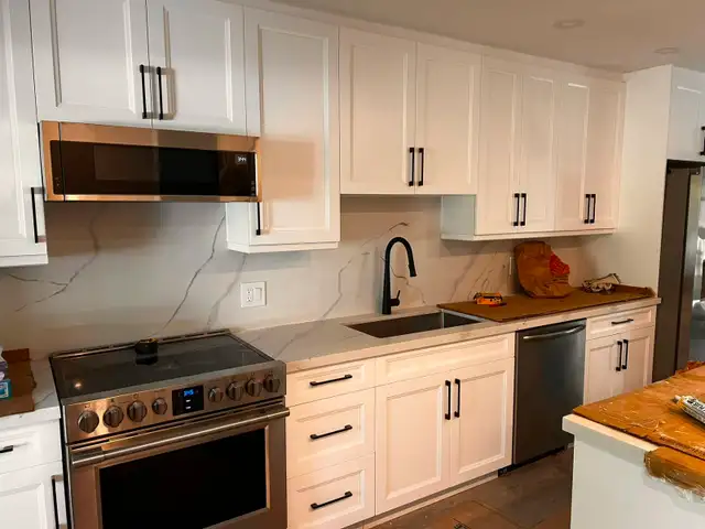 Brand new cabinets. 3/4'' plywood box. dovetailed drawers - Photo 9