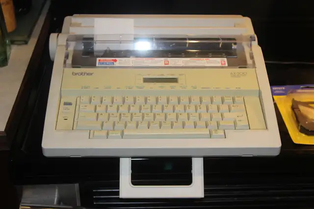 VINTAGE BROTHER AX-500 Electric Typewriter