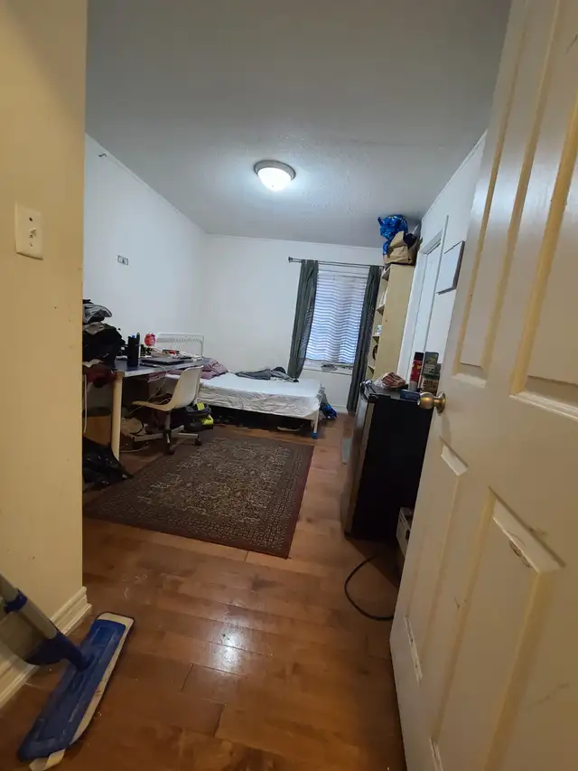 Rooms Minutes walk Finch west subway station,  York U campus - Photo 10