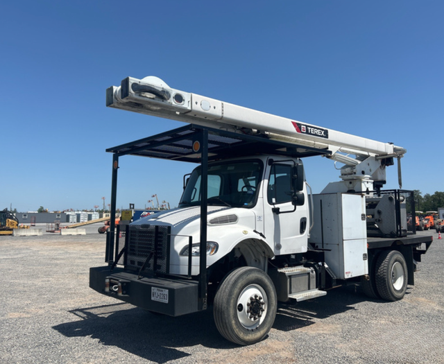 2020 Freightliner M2-106 Terex XT PRO 60/70 Bucket Truck - Photo 2