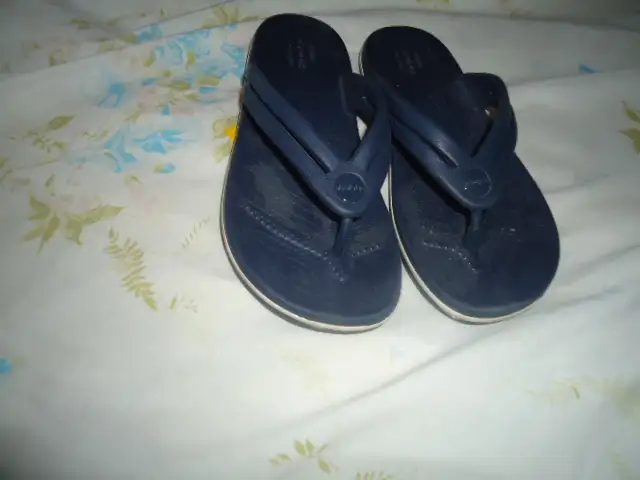 CROCS FLIP FLOP FOR WOMEN SIZE 7