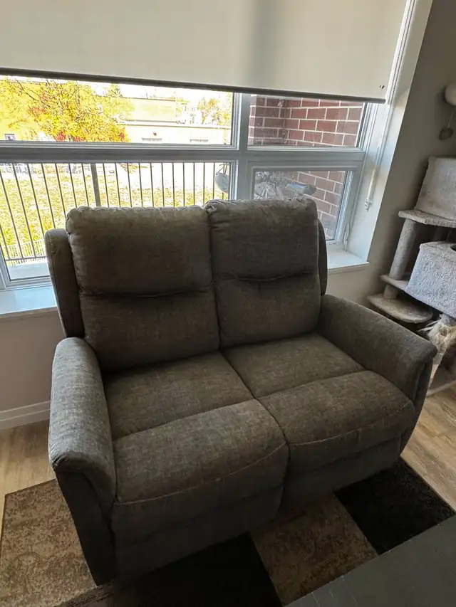 Recliner sofa   matching recliner love seat - Photo 3