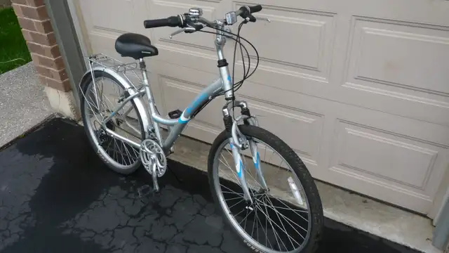 Ladies Commuter Bicycle - Photo 2