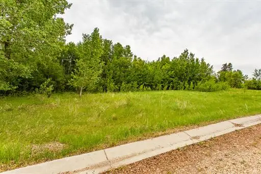 Fully serviced lot 5 in Alix – Ready for your dream home! - Photo 3