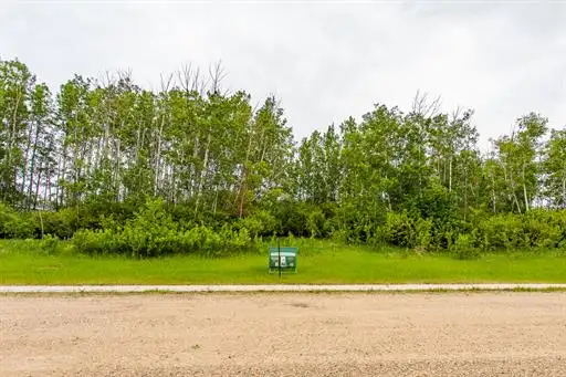 Fully serviced lot 5 in Alix – Ready for your dream home! - Photo 4