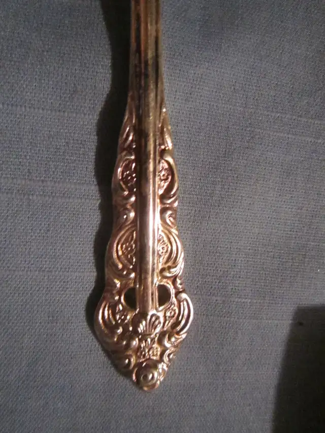 #203A  SILVER ARTISTRY silverware set for 8