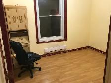 Grande chambre a louer 1er Mai - Photo 2