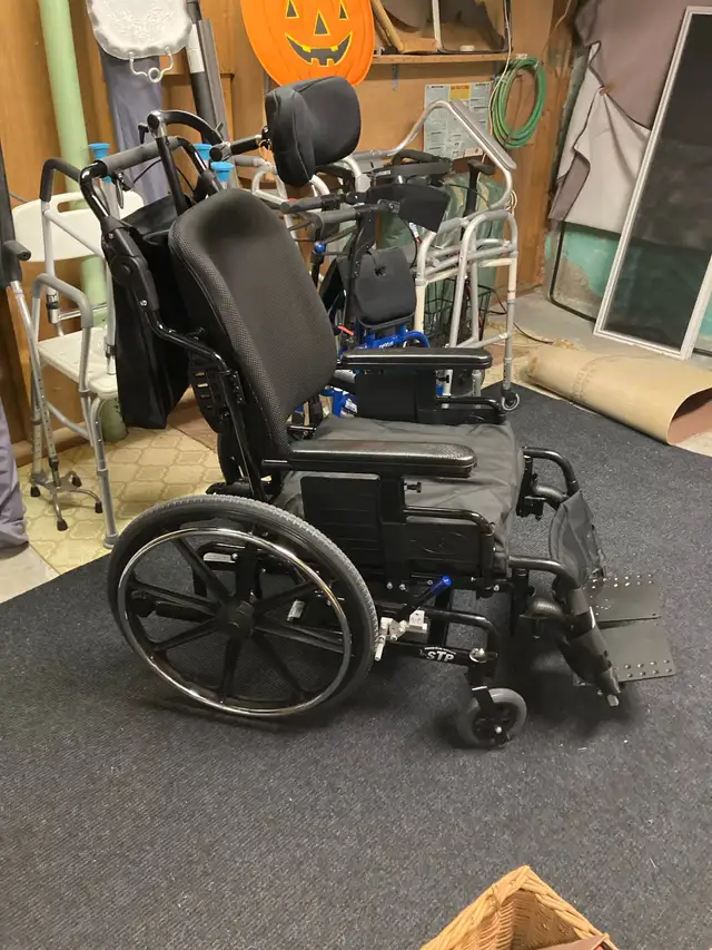 Wheel Chair - Photo 2