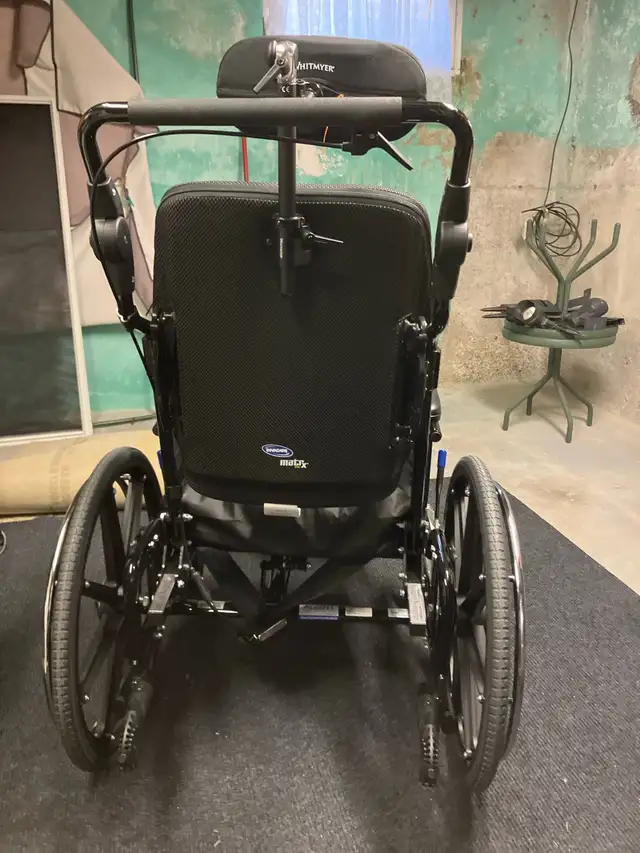Wheel Chair - Photo 3