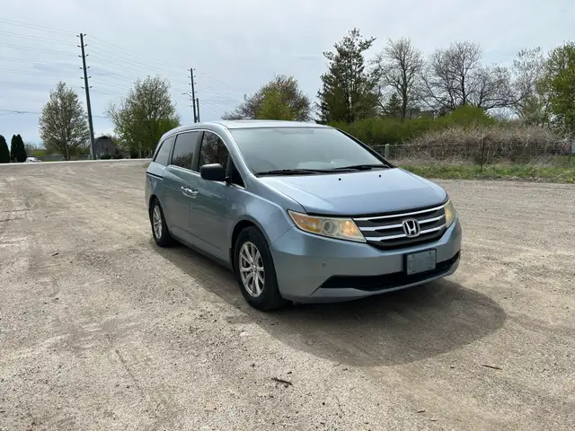 2011 Honda Odyssey - Photo 2