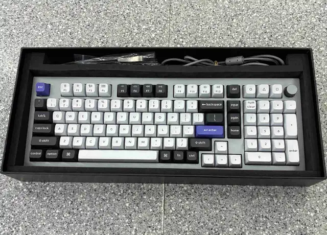 Keychron Q5 Keyboard - Photo 3