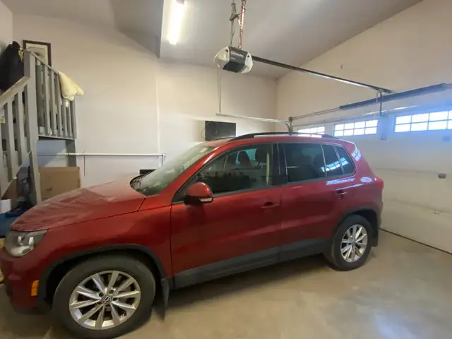 2015 VW Tiguan - Very Clean - 190,450kms - $10,000 - Photo 2