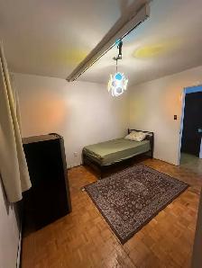FREE ROOM FOR RENT WITH CHANCE TO MAKE $1000 A WEEK! - Photo 2