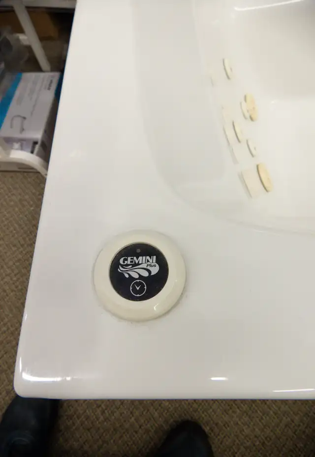 Tubco Super Jacuzzi-Display Model for sale - Photo 9