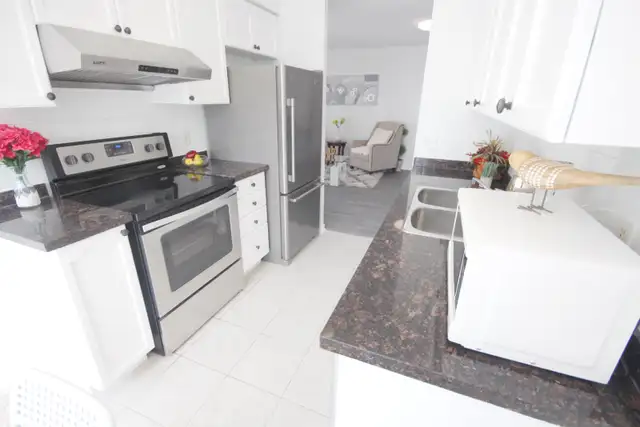 2 bed room condo for sale yonng / finch north york - Photo 10