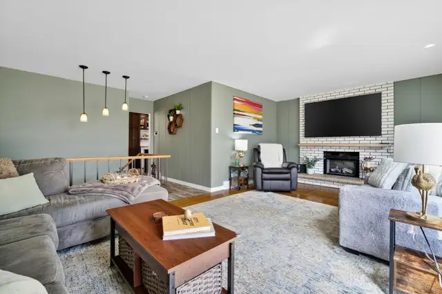 FOR SALE: Beautiful Bi-Level in Westwood on Huge Pie-Shape Lot! - Photo 2