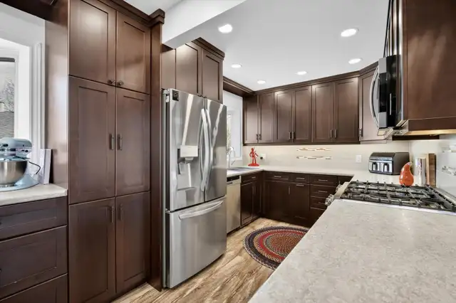 FOR SALE: Beautiful Bi-Level in Westwood on Huge Pie-Shape Lot! - Photo 4