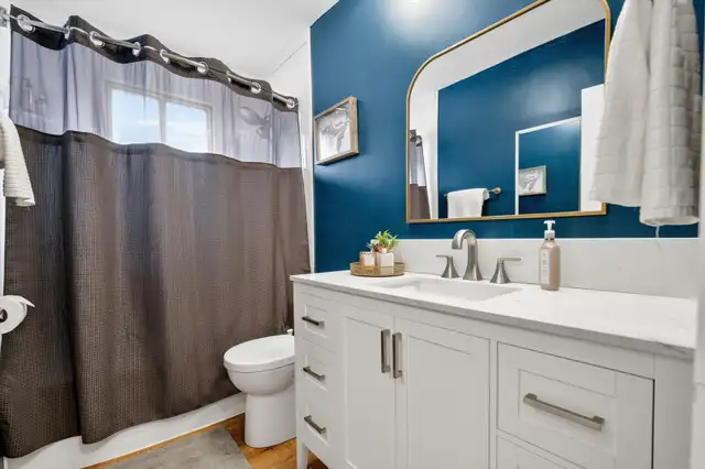 FOR SALE: Beautiful Bi-Level in Westwood on Huge Pie-Shape Lot! - Photo 6