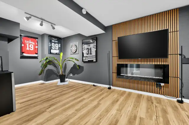 FOR SALE: Beautiful Bi-Level in Westwood on Huge Pie-Shape Lot! - Photo 7