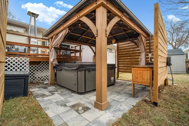 FOR SALE: Beautiful Bi-Level in Westwood on Huge Pie-Shape Lot! - Photo 8