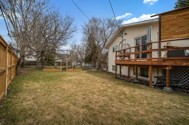 FOR SALE: Beautiful Bi-Level in Westwood on Huge Pie-Shape Lot! - Photo 9