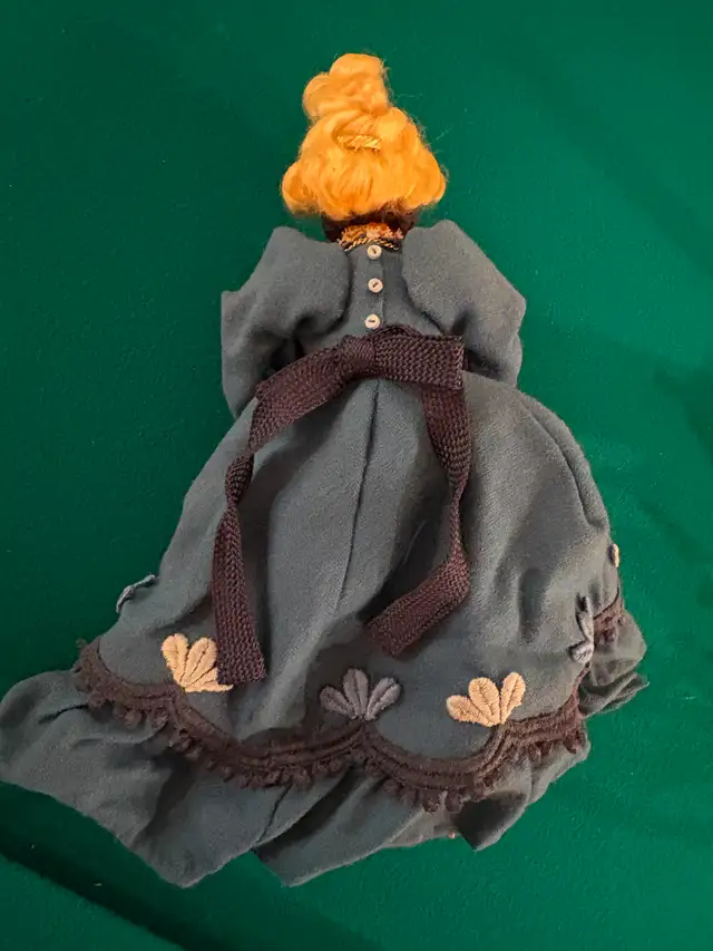 Vintage 1970s Apple Head Doll Old Woman Knitting 11 Inches - Photo 3