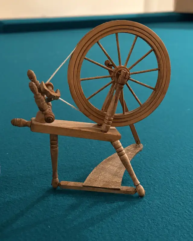 Vintage 1970s Apple Head Doll Old Woman Knitting 11 Inches - Photo 5