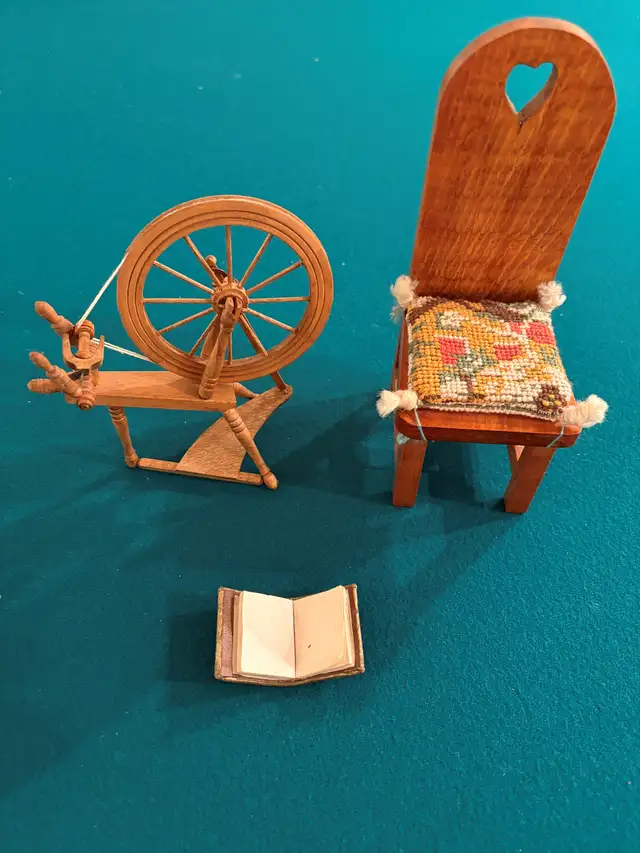 Vintage 1970s Apple Head Doll Old Woman Knitting 11 Inches - Photo 7