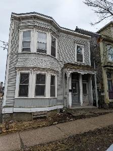 262 King St East - 4BR Uptown, H L incl, Parking, W/D, Balcony - Photo 2