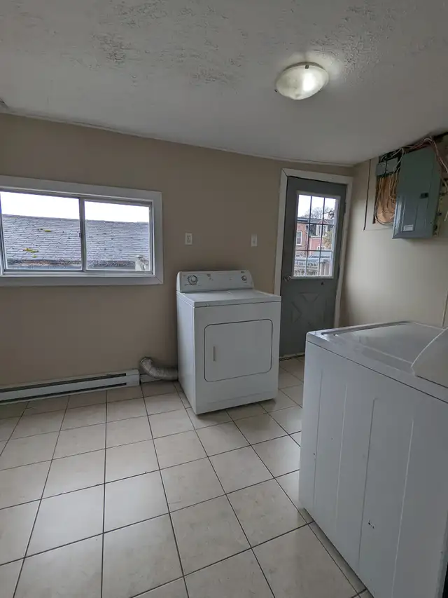 262 King St East - 4BR Uptown, H L incl, Parking, W/D, Balcony - Photo 5