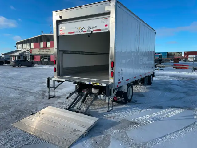 2025 Isuzu NRR Refrigerated / Heated / Liftgate - Photo 10