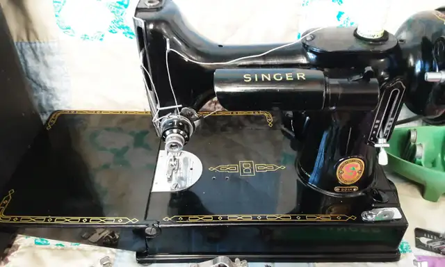 Singer sewing machine 221k aniversary 1961 with red S