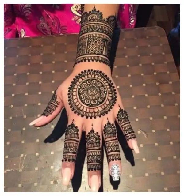 BEST HAIR MAKEUP $110 HENNA $5 FACIALS $75 TEXT NOW LAST MIN TOO